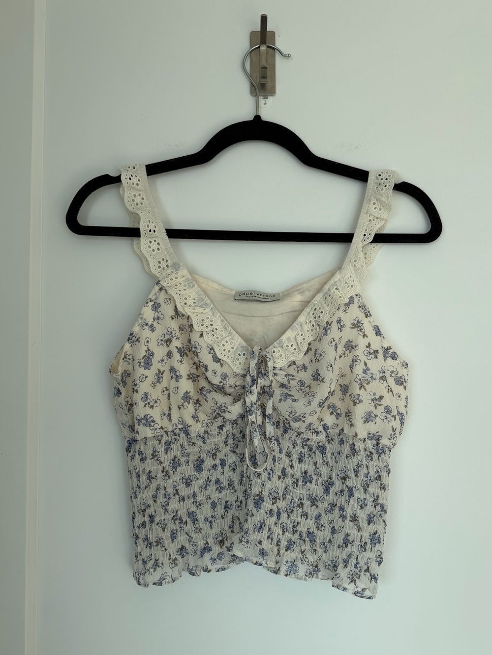 Paper Crane Cream Cropped Camisole Blue Floral NWOT size medium